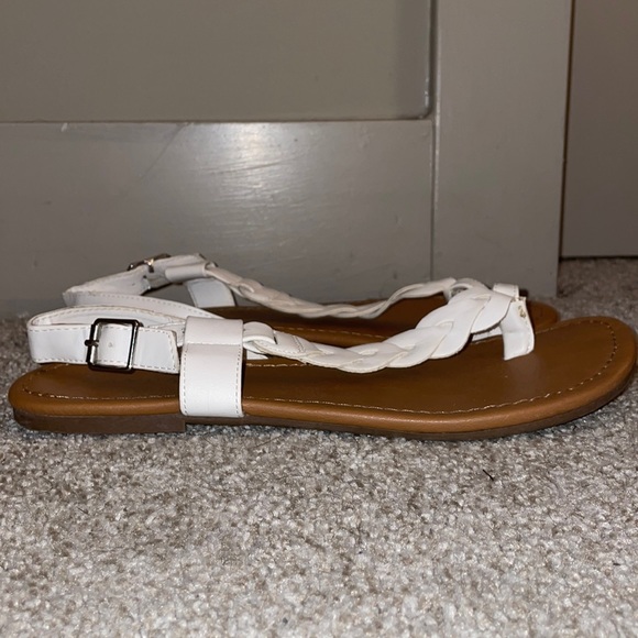 Rampage, size 9, white two-ring flat sandals - Picture 2 of 3
